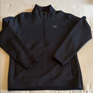 Arc'teryx Men's Navy Half Zip fleece